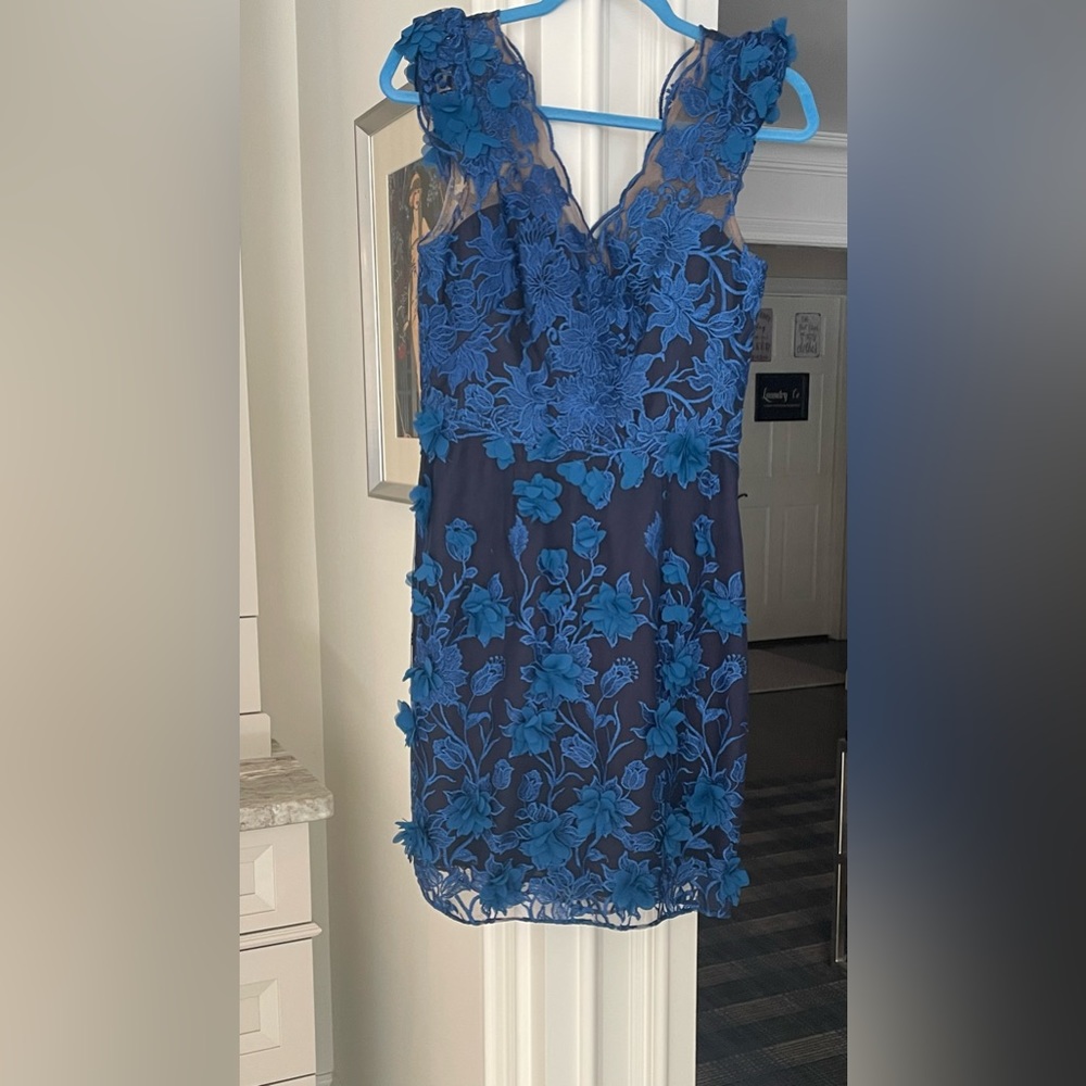 Marchesa Notte dress size 6 perfect condition very elegant great color